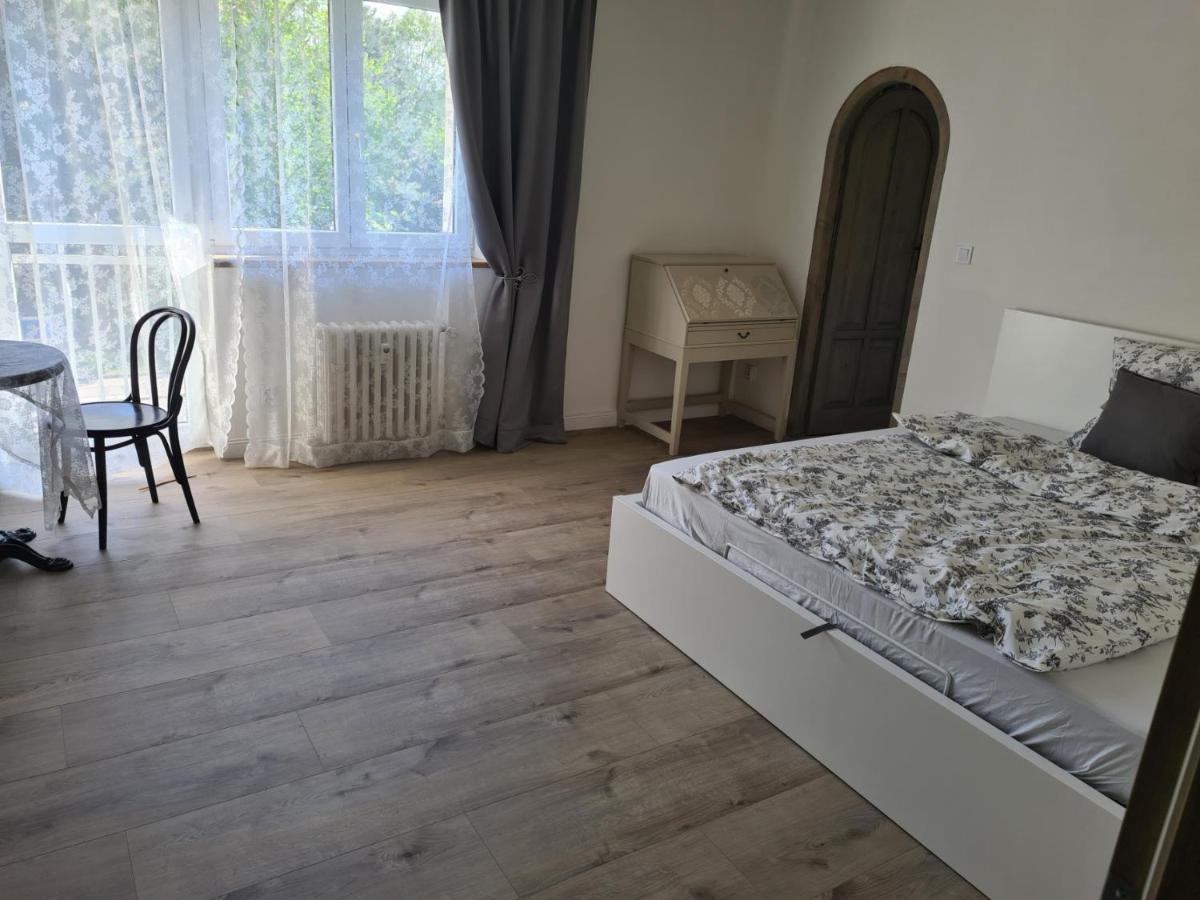 Airport Rooms Прага Екстериор снимка