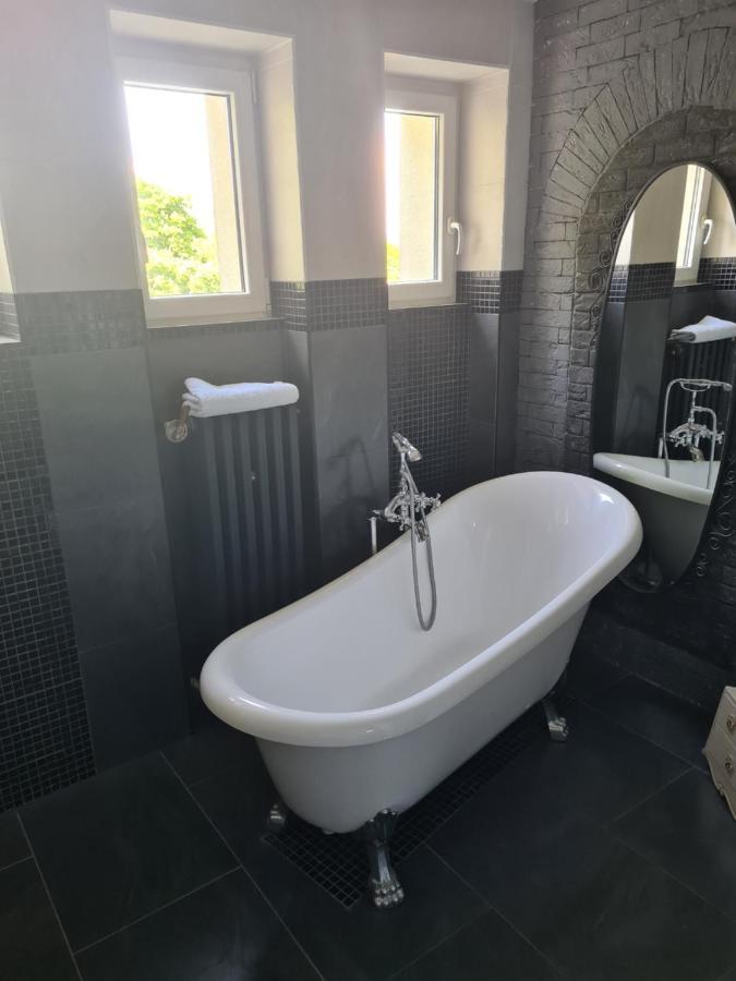 Airport Rooms Прага Екстериор снимка