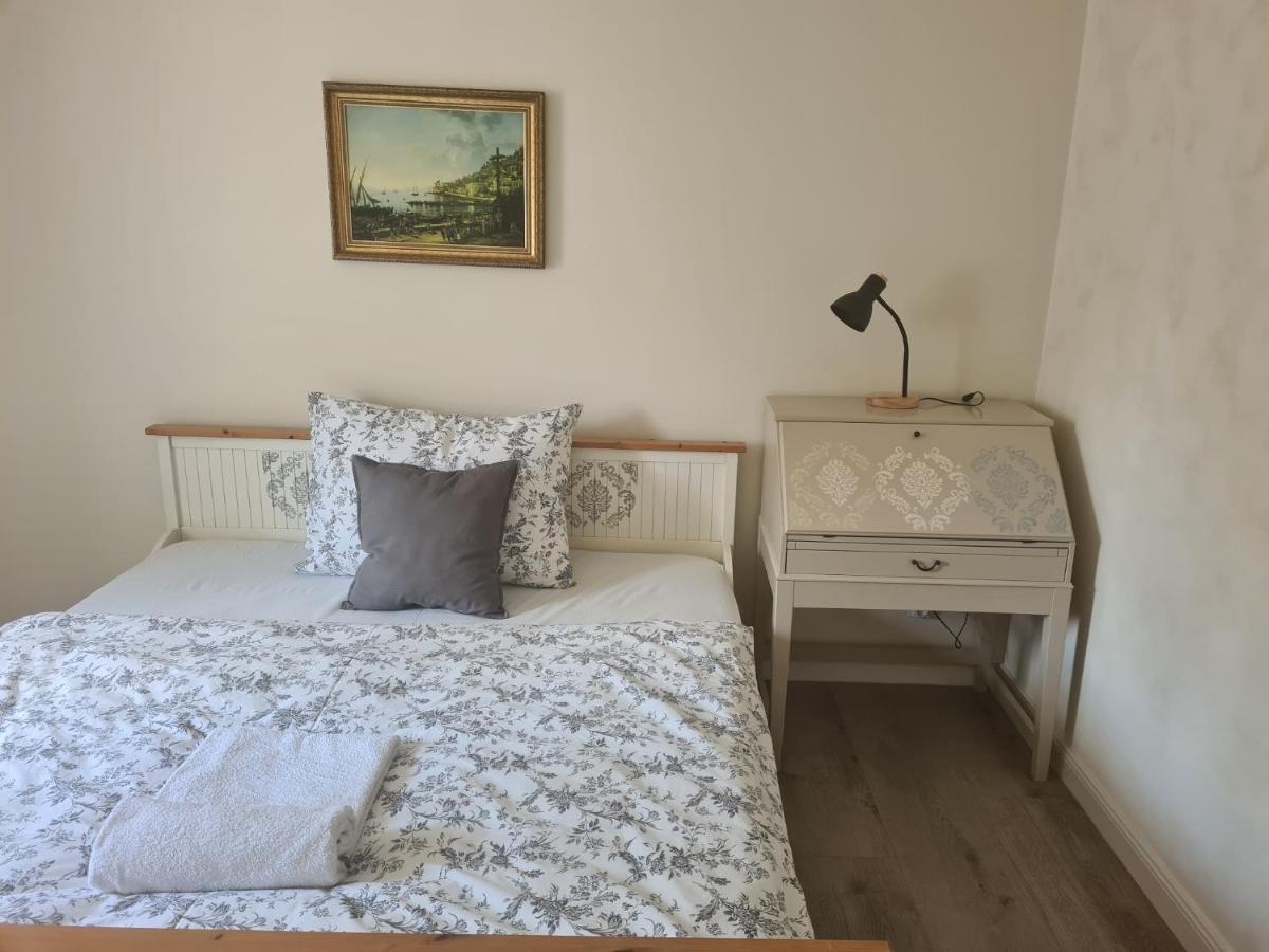 Airport Rooms Прага Екстериор снимка
