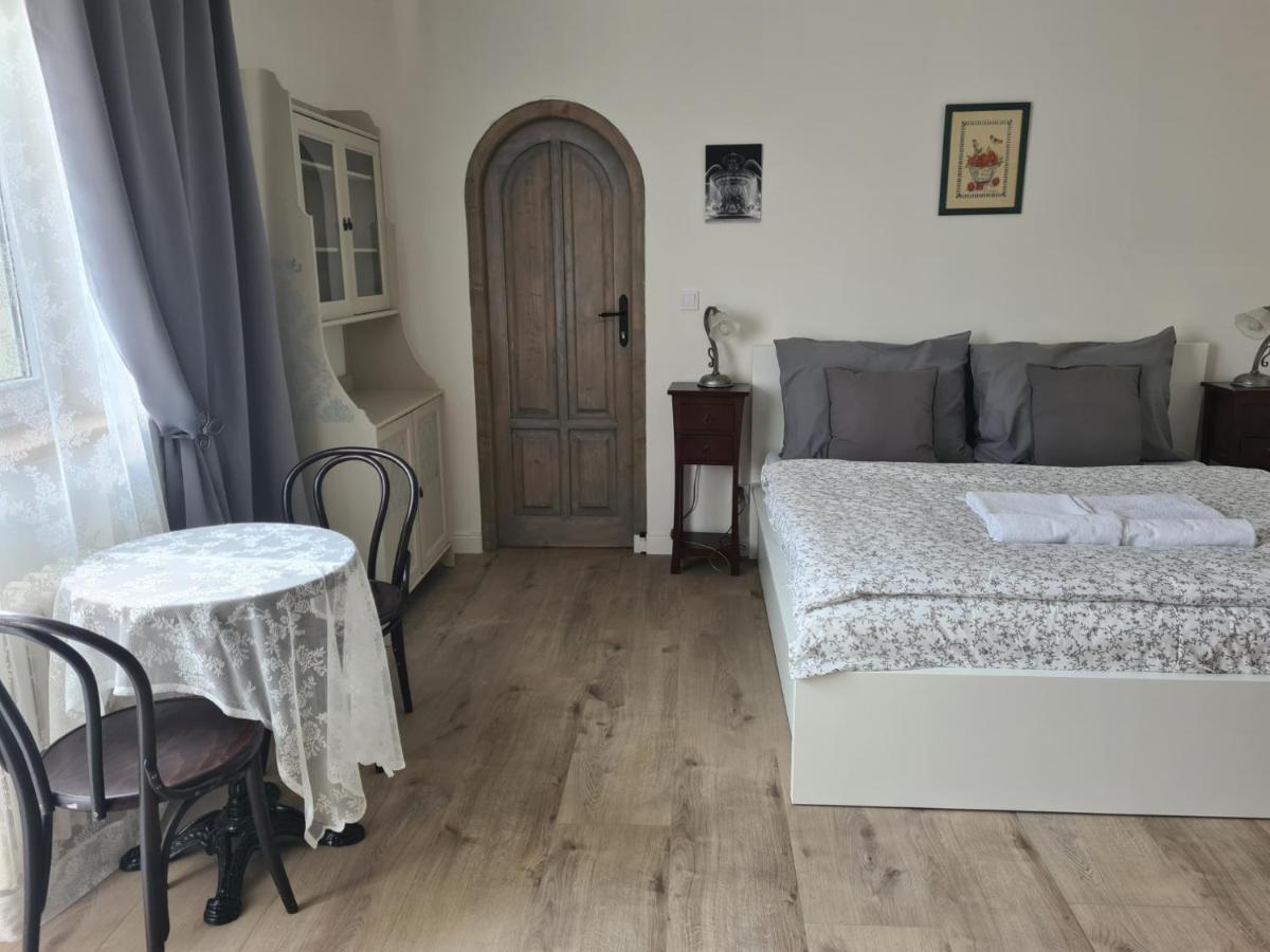 Airport Rooms Прага Екстериор снимка