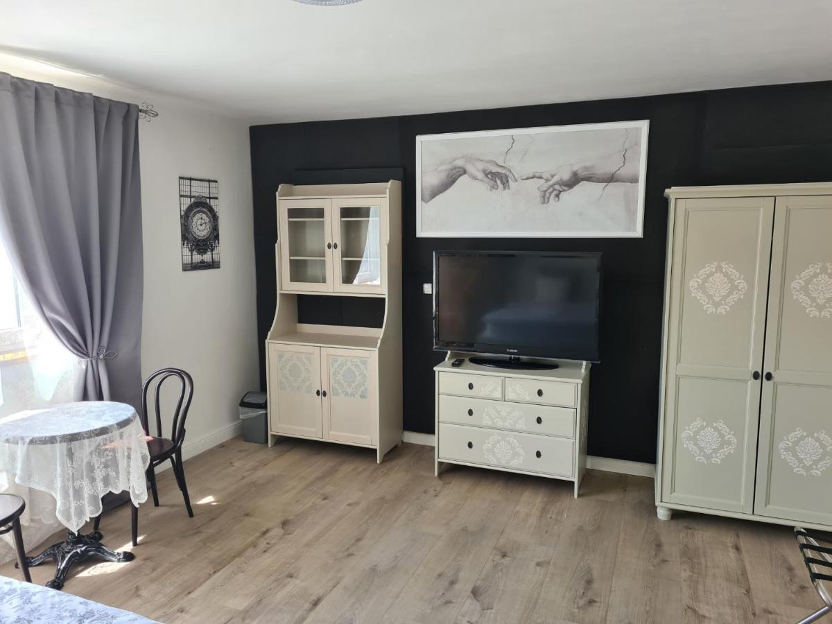 Airport Rooms Прага Екстериор снимка